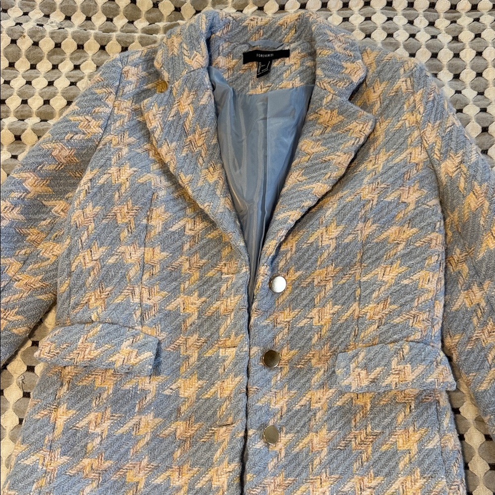 Forever 21 Light Blue and Cream Houndstooth Blazer
